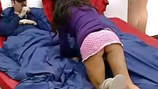 Młode kobiety, które słyną z kuchni darmowe kr