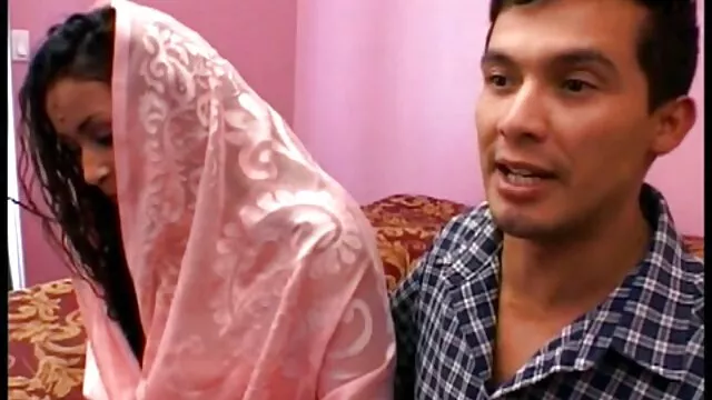 Czerwone darmowe filmy erotyczne i pornograficzne potwory testują moc seks-maszyny