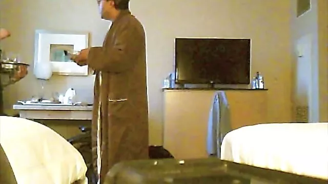 Jest darmowe filmy porno z blondynkami uroczą dziewczyną, a jej chłopak jest na siebie zły.