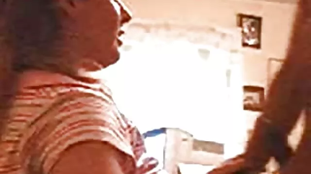 KSY młoda kokietka filmy porno za darmo bez logowania na plaży,